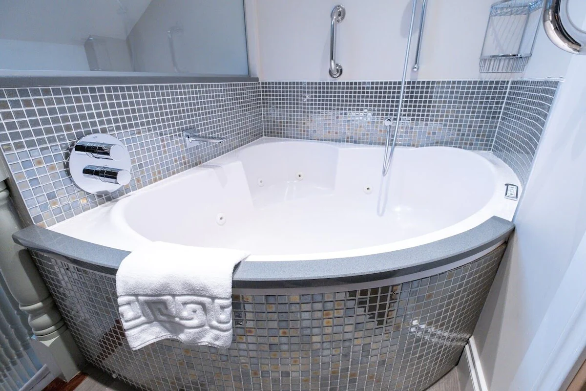 19 Hotels With Jacuzzi In Room, Dublin [Top Rated In 2023!] An Irish